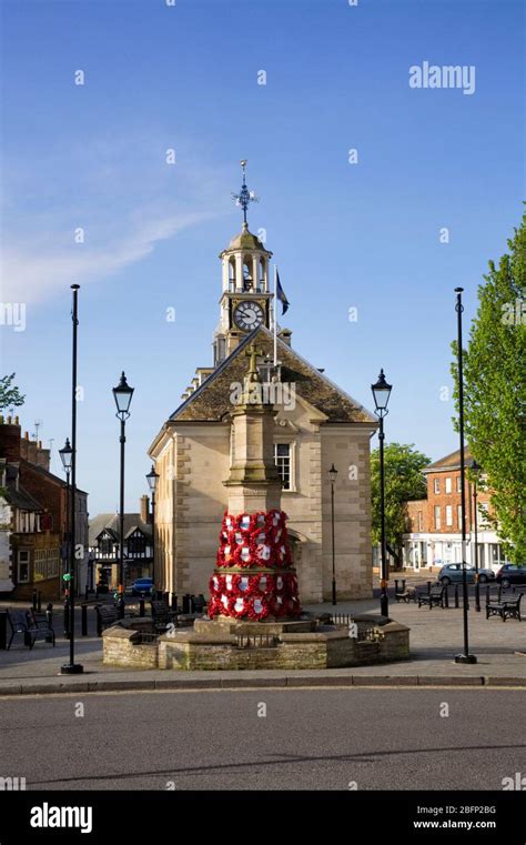 Brackley Town Hall and War memorial, Northamptonshire Stock Photo - Alamy