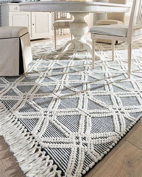 How to Choose the Right Rug - How to Decorate