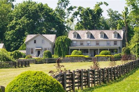 martha stewart's bedford estate | Martha stewart home, Farmhouse exterior, Bedford