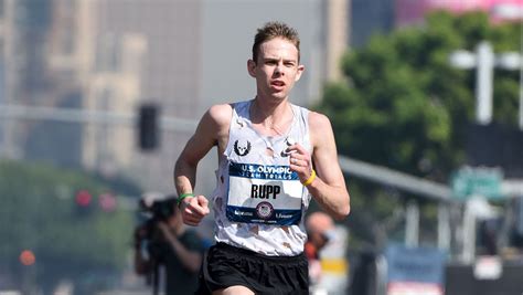 Galen Rupp 'has a blast,' runs away with Olympic trials in first marathon