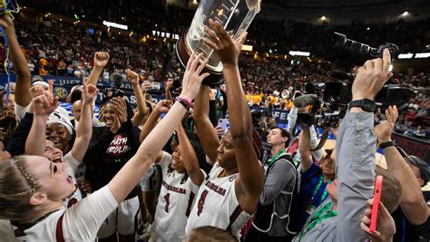 No. 1 Gamecocks, Cooke top Lady Vols 74-58 for SEC title