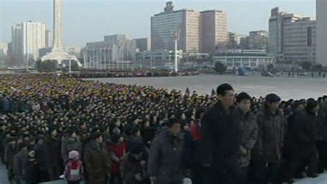 People gather at Pyongyang landmarks to mourn - BBC News