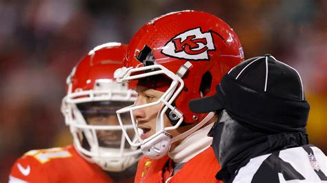 Patrick Mahomes' broken helmet 'not ideal' but did job, VICIS says