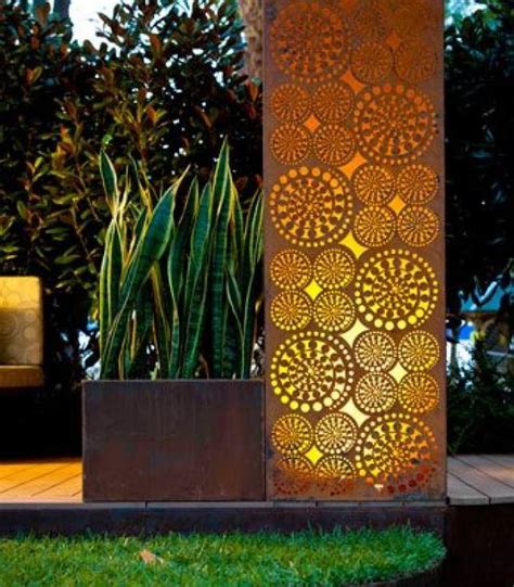 15+ Superb Garden Fence Lighting Ideas