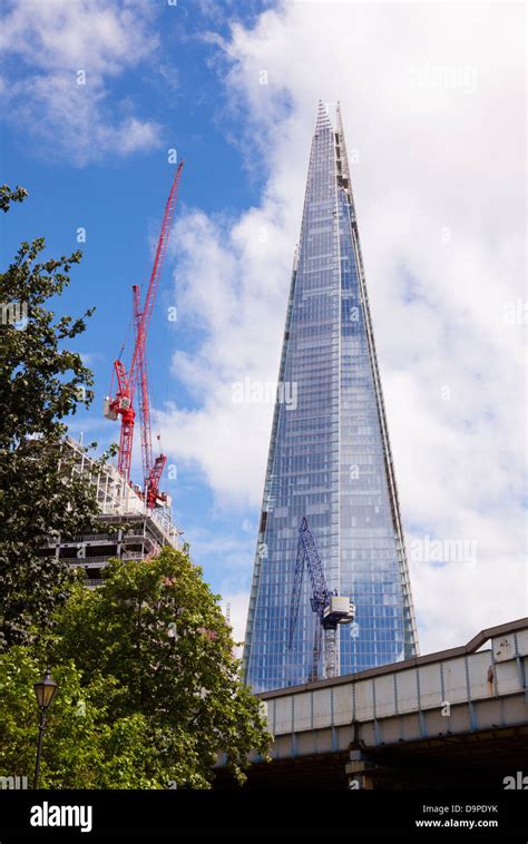 The shard construction hi-res stock photography and images - Alamy