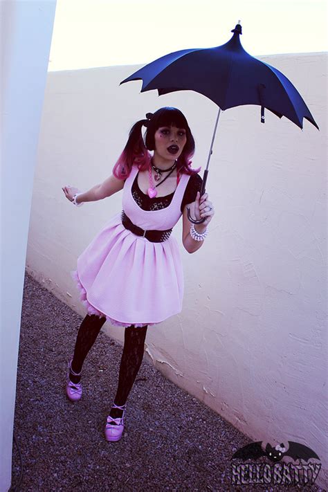 Gothic Charm School: pretty things • Awww, super-cute Draculaura cosplay!