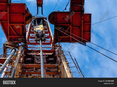 Oil Rig Derrick Image & Photo (Free Trial) | Bigstock