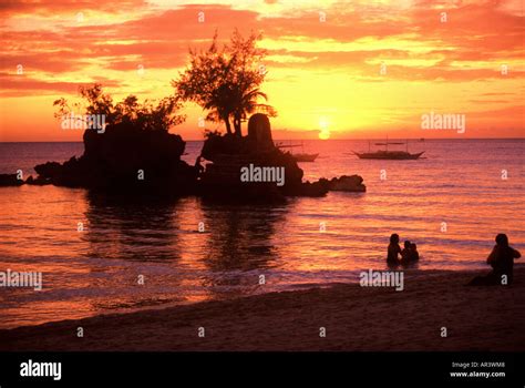 Boracay beach sunset, Boracay Island, Philippines Stock Photo - Alamy
