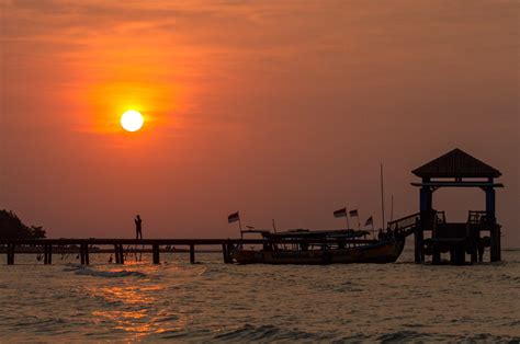 Sunset Di Pantai Bandengan Jepara - tukangpantai