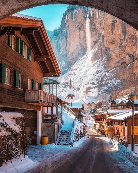 Lauterbrunnen with its 72 waterfalls is a sight in summer and in winter ...