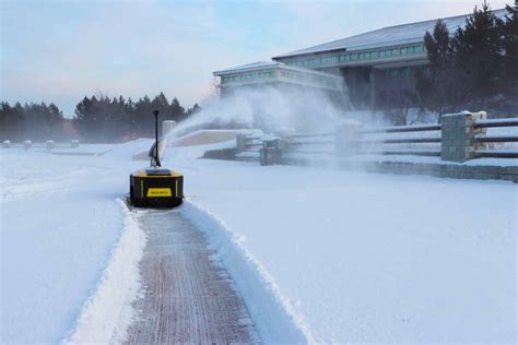 Roomba-style Autonomous and RC Robot Snowblower - TheSuperBOO!