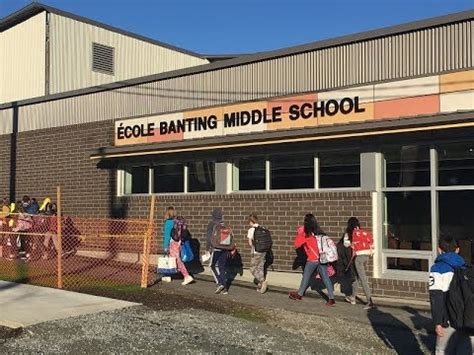 The New École Banting Middle School Welcomes Students and Employees - YouTube