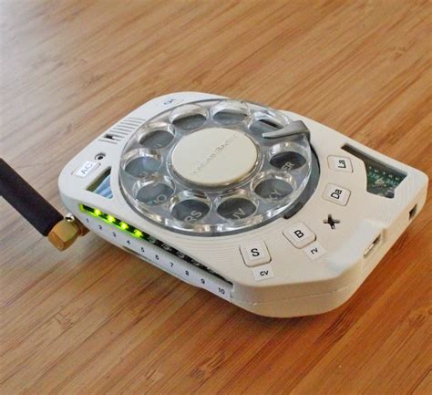 There's Now a Rotary Cellphone That Exists For That Sweet Retro Nostalgia While Dialing