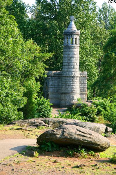 Little Round Top monument at Gettysburg National Military Park ...