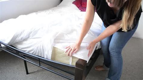 How To Make A Comfortable Bed On The Floor With Blankets | Viewfloor.co