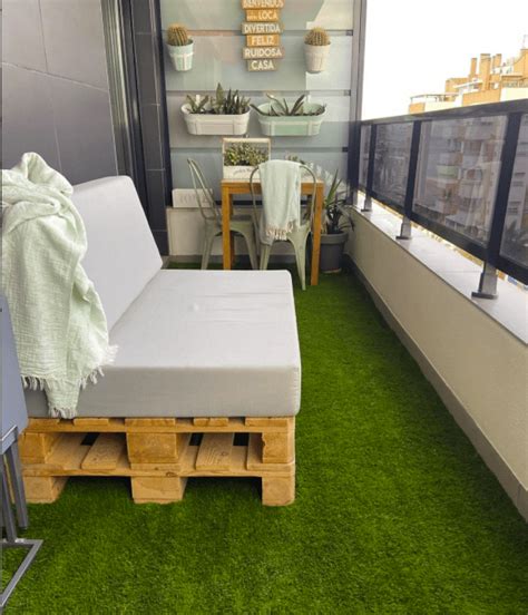 10 Amazing Artificial Grass Ideas for a Balcony - Balcony Boss