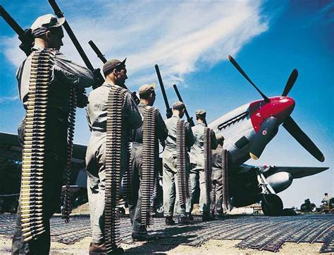 [Photo] American ground crew preparing to arm P-51 Mustang fighter at ...