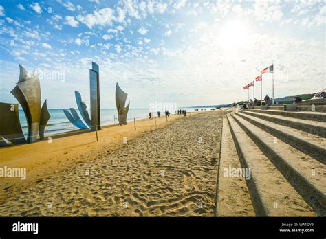 Les Braves Memorial metal sculpture at the Omaha Beach war memorial in ...