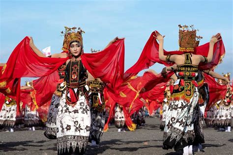 Mengenal Tari Gandrung: Sejarah, Makna, Fungsi, & Keunikan