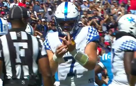 Kentucky's Will Levis Dislocates Finger On Left Hand