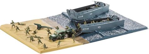 Airfix Starter Set – Medium – 1:72 scale D-Day Sea Assault World War 2 Gift Set Paints Included ...