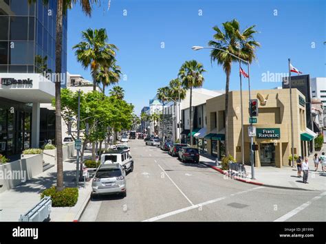 Street view in Beverly Hills at Wilshire Blvd - LOS ANGELES - CALIFORNIA Stock Photo - Alamy