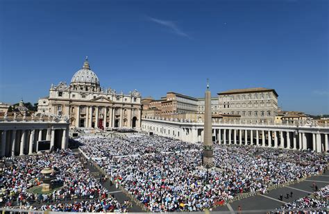 Mother Teresa Becomes A Saint As Pope Francis Performs Canonization ...