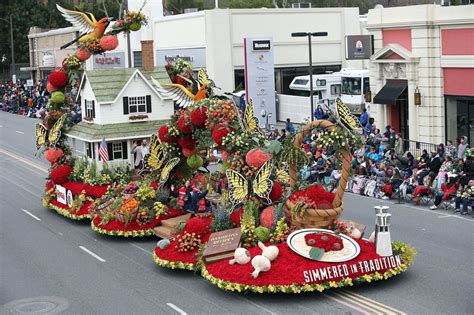 Best 2017 Rose Parade Photos: Floats, marching bands and Rose Queen