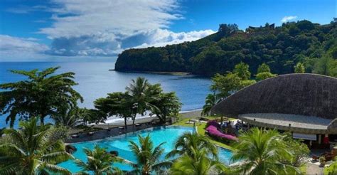 Hotel Pearl Resort Tahiti - Infinity Pool - On Longest Beach Tahiti