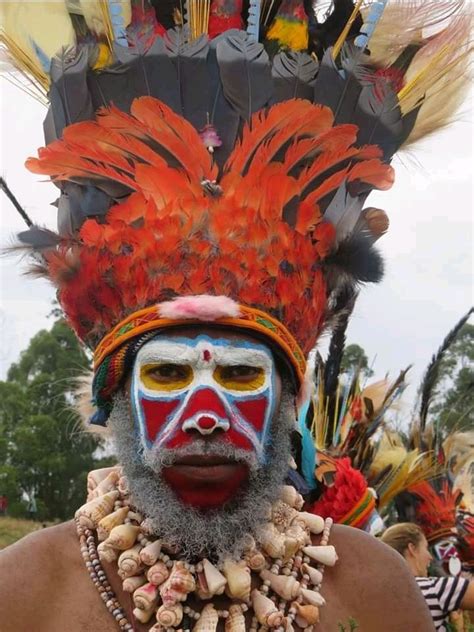 Photographs of Papua New Guinea Cultural Attires - Tripoto