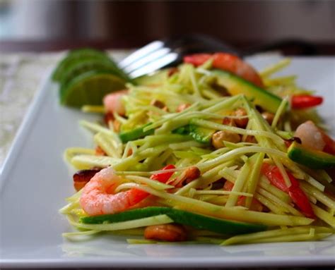 Green Mango Salad With Avocado, Shrimp and Cashews - Honest Cooking