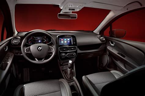 2016 Renault Clio interior