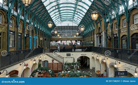 Covent Garden Shopping Center in London Editorial Photo - Image of ...