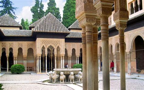 Alhambra Palace and Generalife Gardens: with Guide