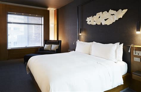 The Classic Queen | Le Germain Hotel Toronto Mercer