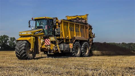 Challenger Terra Gator 9205 | CAT | XXL Tractor | Kompost streuen | - YouTube