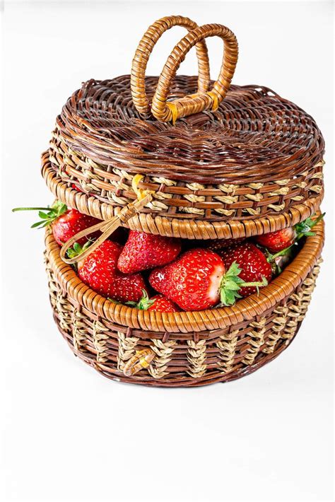 Fresh Asparagus in the woven basket - Creative Commons Bilder