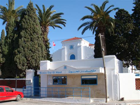 ファイル:Oceanographic Museum, Carthage, Tunisia.JPG - ウィキトラベル