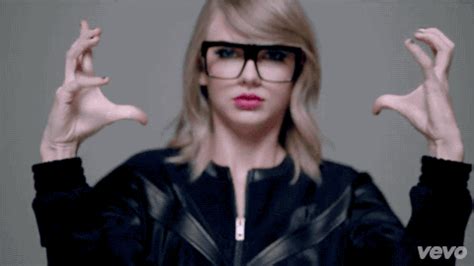 10 Reasons We Can’t Stop Watching Taylor Swift’s ‘Shake it Off’ Video | StyleCaster