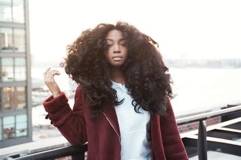 Why SZA's Huge Natural Hair is Our New Obsession — Vogue | Vogue