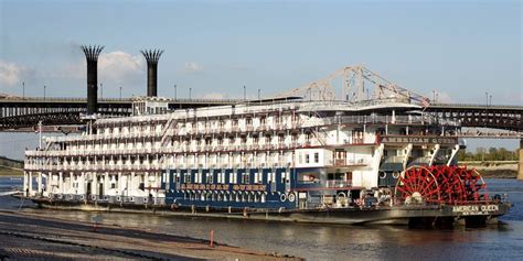 The American Queen, the world's largest operating steamboat The American Qu… | Mississippi river ...