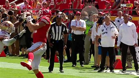 Travis Kelce Reaches Back for One-Handed Catch