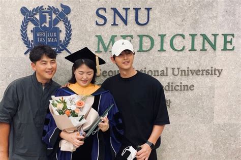 Song Joong Ki's sister graduates from Seoul National University College ...