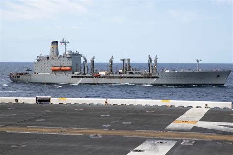 DVIDS - Images - USS Tripoli Vertical Replenishment [Image 3 of 10]