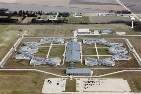 Inmate fatally beaten at Thomson federal prison in Illinois: sources - Chicago Sun-Times