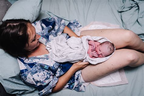 Photographers capture the raw beauty of childbirth in incredible photos