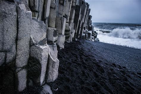 Basalt columns and jointed rock formations at Iceland's black sand ...