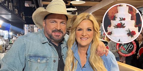 Garth Brooks And Trisha Yearwood Put Their Wedding Cake On Nashville ...