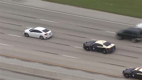 Suspects Flee on Foot After High-Speed Police Chase Ends in Lauderhill – NBC 6 South Florida