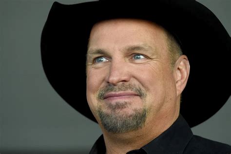 Garth Brooks Surprises Michigan Fans With Five New Concerts